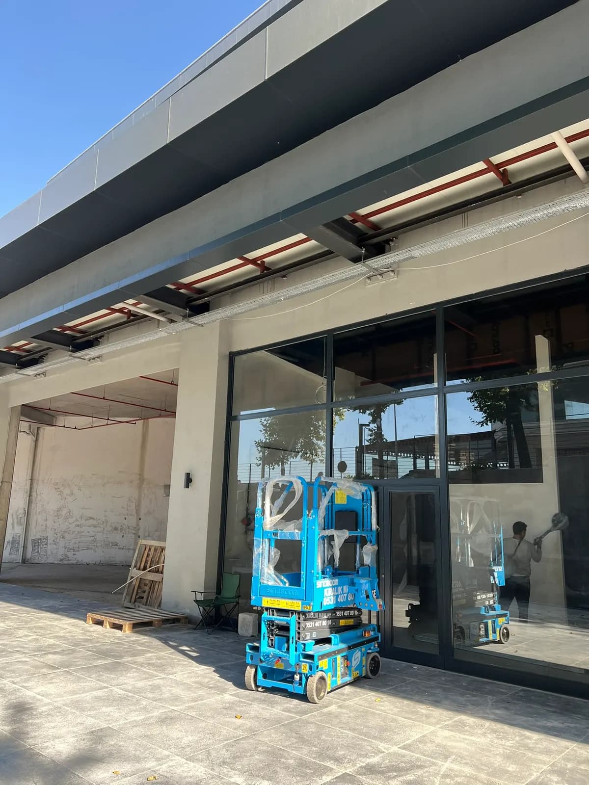 Arnavutköy’de Makaslı Manlift Kiralama